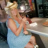 Krushme - milf dating Champaign Milfs, IL